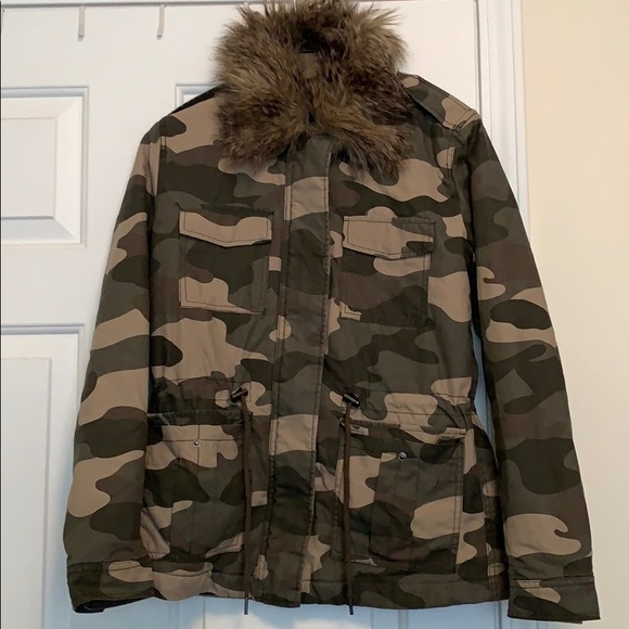 H&M Jackets & Blazers - Camouflage Jacket with Fur around neck.